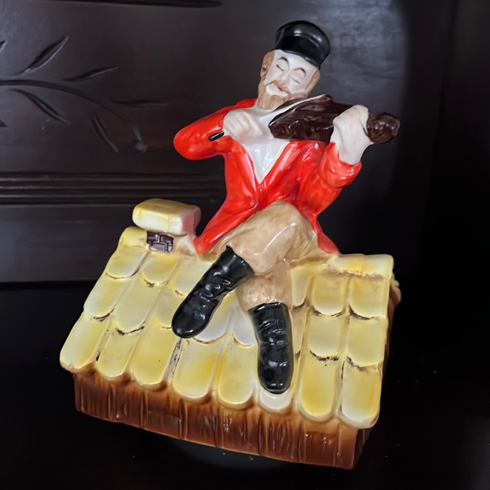 Amazing condition 1972 fiddler on the roof music box